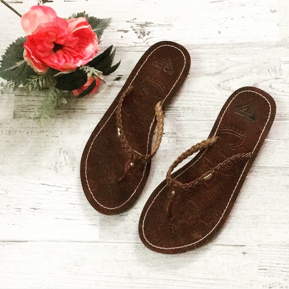 roxy brown flip flops